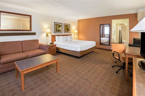 La Quinta Inn by Wyndham San Antonio Market Square | San Antonio, TX Hotels