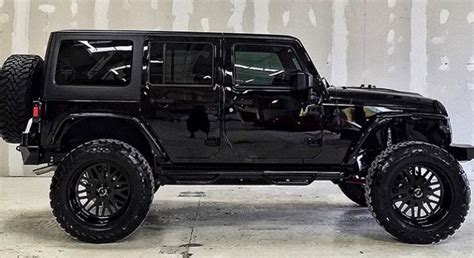 🔘 THIS JEEP IS SEXY WITH MATCHING WHEELS AND "TOTALLY BLACKED OUT"🔘 IT DOESN'T GET BETTER THAN ...