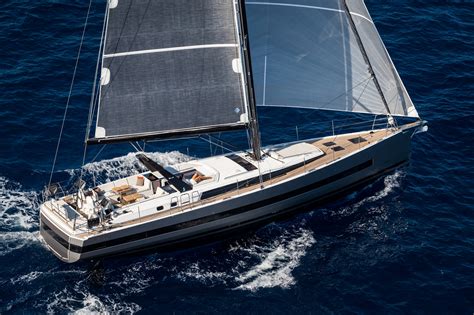 YACHTS REVIEW: Beneteau Yacht 62