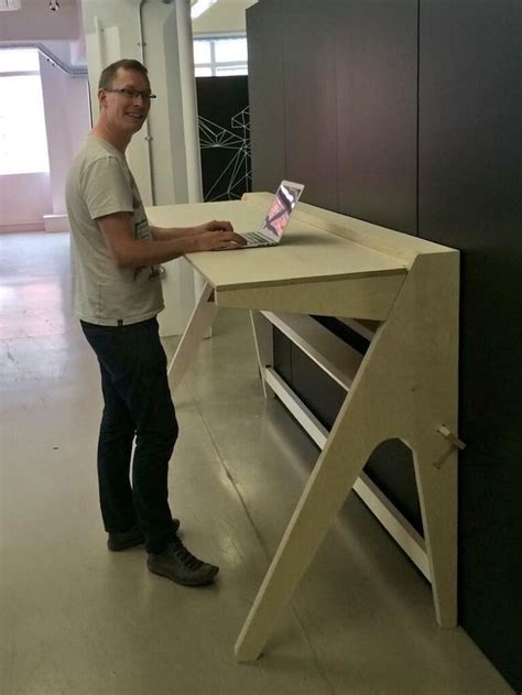 Stand Up Desk Design : DIY Standing Desk : The modular design of ...