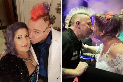 Peter Wright Wife : Peter Snakebite Wright World Champion Says Early ...