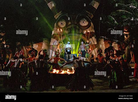 SPOOKY ISLAND DANCE SCENE, SCOOBY-DOO, 2002 Stock Photo - Alamy