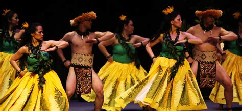 Hula by Halau o Keikiali’i at Symphony Space - Review - The New York Times