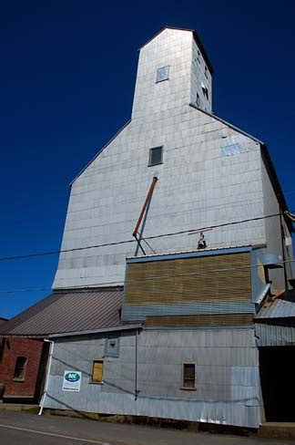 File:Carlton Grain Elevator (Yamhill County, Oregon scenic images) (yamDA0137).jpg - Wikimedia ...