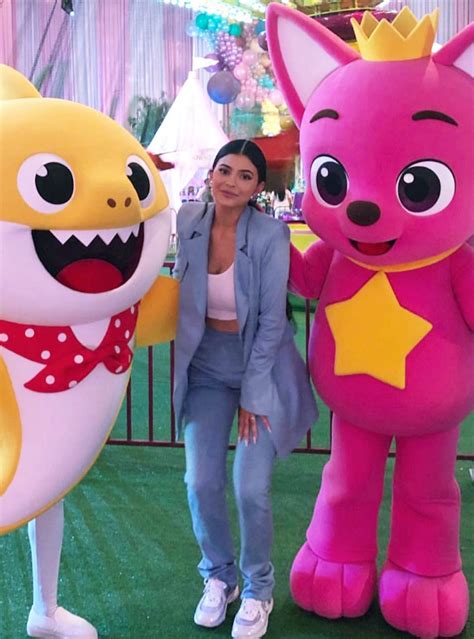 Mama Shark doo doo from Stormi Webster's 1st Birthday Party | E! News