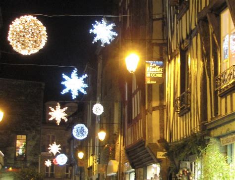 French Electrical Vocabulary + Christmas Lights in Dinan • French Today