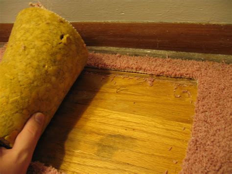 How To Remove Stuck Carpet Padding From Wood Floors | www.resnooze.com