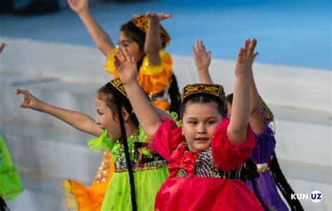 Fotojamlanma: “Xalqlar do‘stligi” saroyida Vatan himoyachilari kuni nishonlandi