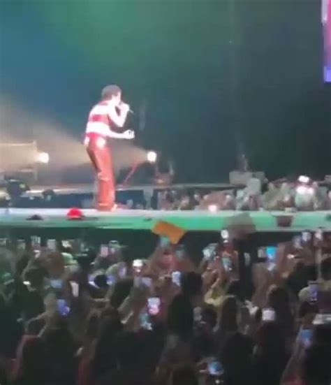 HSD Love On Tour on Twitter: "Harry performing Canyon Moon on stage at Arena VFG in Guadalajara ...