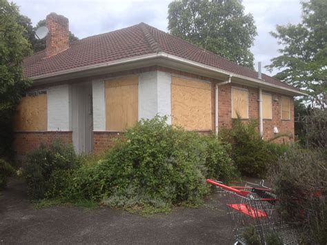 Abandoned house in New Lynn, Auckland Abandoned Homes, Abandoned Places ...