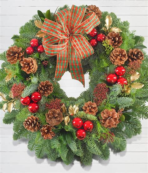 Christmas Door Wreath | Christmas Flowers Delivered | eflorist.co.uk