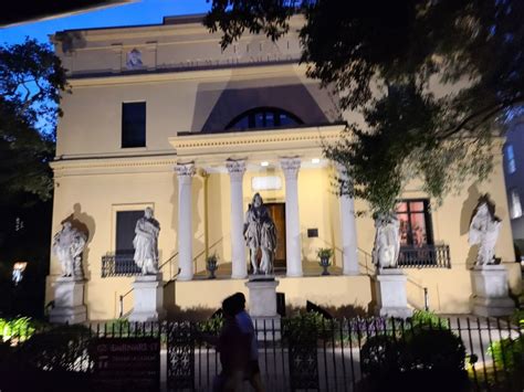 Savannah: Ghosts and Gravestones Tour with Low House Entry | GetYourGuide