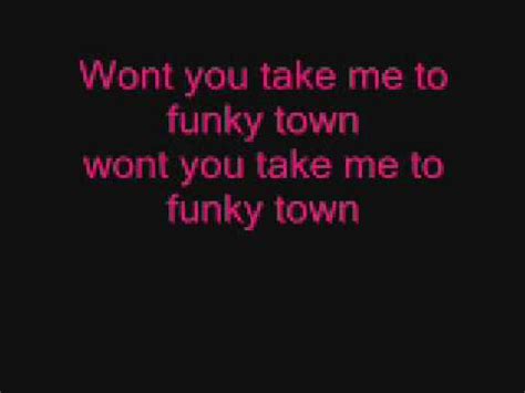 Funky town Lyrics Chords - Chordify