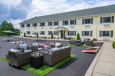 HOTEL ONE75 $139 ($̶1̶6̶0̶) - Updated 2022 Prices & Reviews - Hamilton, NY