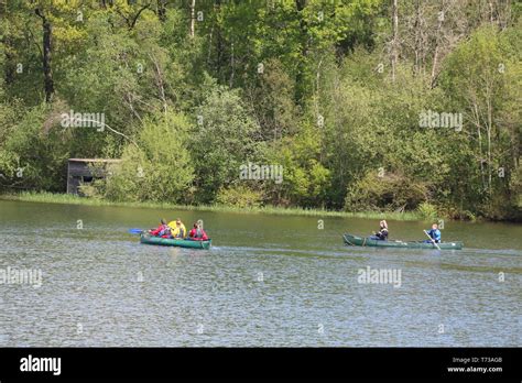 kayaks on ardingly reservoir in sussex Stock Photo - Alamy