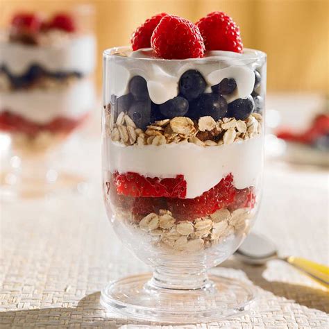 Make-ahead berry breakfast parfaits