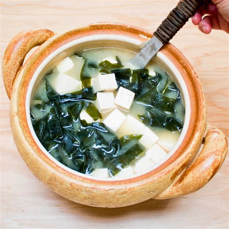 Tofu and Wakame Miso Soup – TOIRO