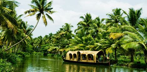 Kuttanad backwater houseboats destination - Kerala Travels