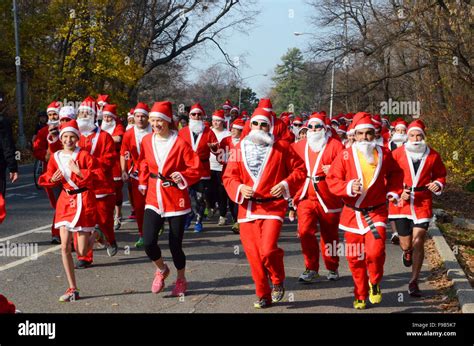 santa run 5k prospect park brooklyn 2015 Stock Photo - Alamy