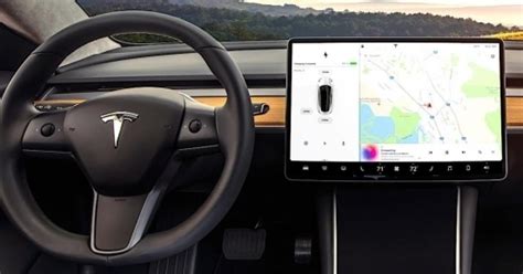 Owners and drivers review and react to Tesla Model 3 dashboard display