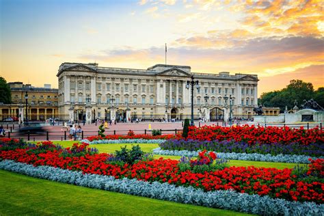 The Queen is hiring a planner to oversee Buckingham Palace renovations ...