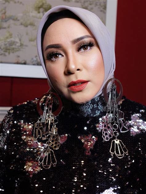 Melly Goeslaw 25 Tahun Berkarier, Ini 6 Karya Besarnya Yang Dibawakan Penyanyi Lain - ShowBiz ...