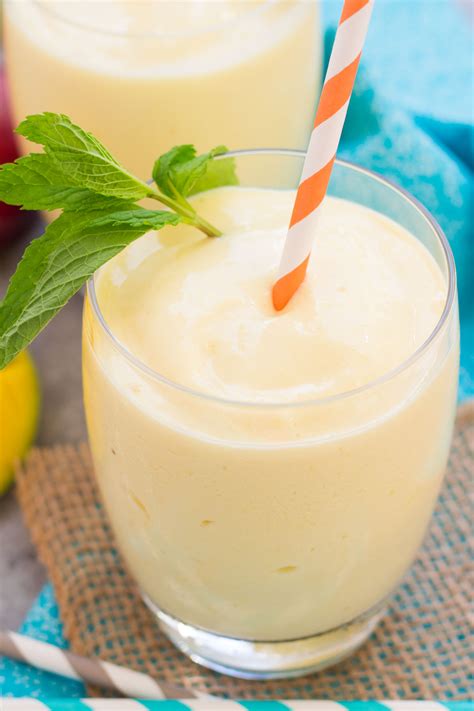 Mango Smoothie - Easy & Healthy Recipe!