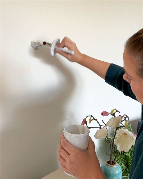 How to Touch Up Wall Paint