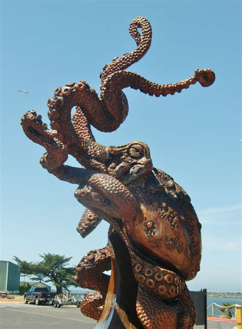 Carved driftwood octopus at Bandon Oregon. Photography by David E Nelson | Octopus, Driftwood ...