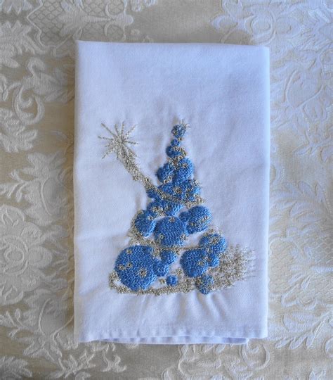 Embroidered Cloth Napkins Christmas Tree Holiday by JensArtifacts