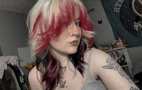 draculaura vibes | Hair dye tips, Pink short hair, Hair inspiration