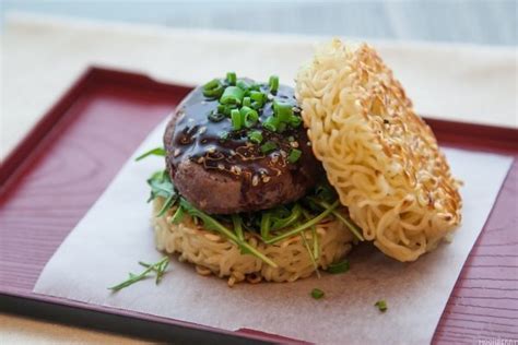 Recipe :: Ramen Burger - The Moonberry BlogThe Moonberry Blog