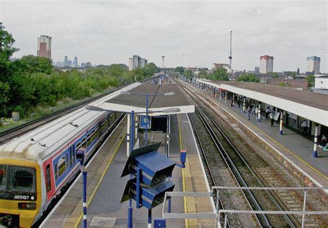 New Cross station, 2005 © Ben Brooksbank cc-by-sa/2.0 :: Geograph ...