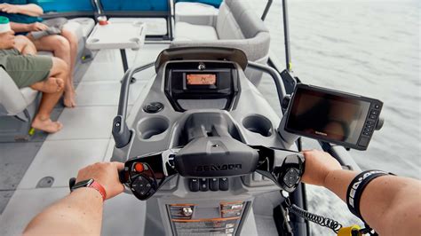 How to use the Switch pontoon boat helm - Sea-Doo