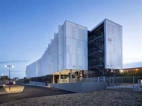 Boarding School in Nimes / MDR Architectes | ArchDaily