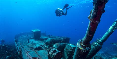 Wreck Diving: The 10 Best Dive Sites in the World | Diviac Magazine