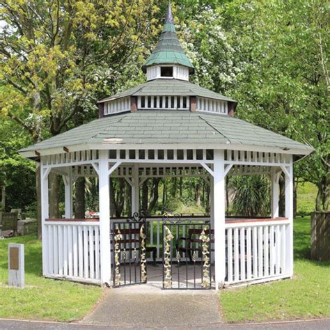 What on earth is the difference between a Pergoda and a Pergola ...