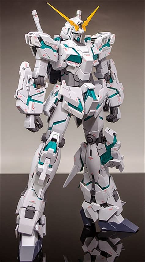 MG 1/100 Unicorn Gundam + Armed Armor DE (Green Frame) - Custom Build