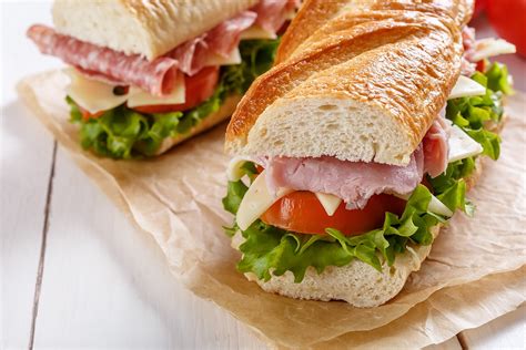 What Is the Best Lettuce for Sandwiches? - Go Cook Yummy