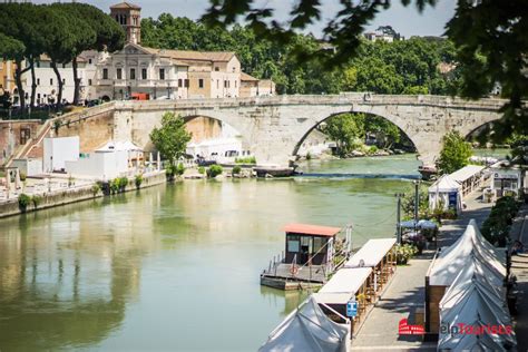 Tiber banks in Rome: Things to do on the banks of the Tiber river ...