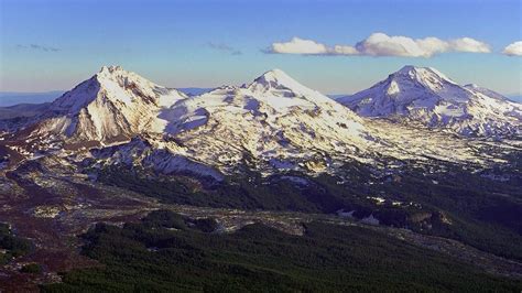 Mount Hood, Three Sisters, Newberry, Crater Lake on list of 'very high threat' volcanoes