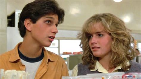 Así luce hoy la bella novia de Daniel Larusso a 33 años del estreno de ...