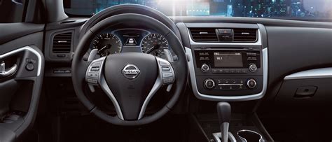 2016-nissan-altima-interior-leather-wrapped-steering-wheel