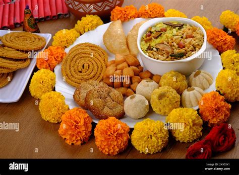 Diwali snacks Diwali faral, Diwali Special sweet and salty snacks ...