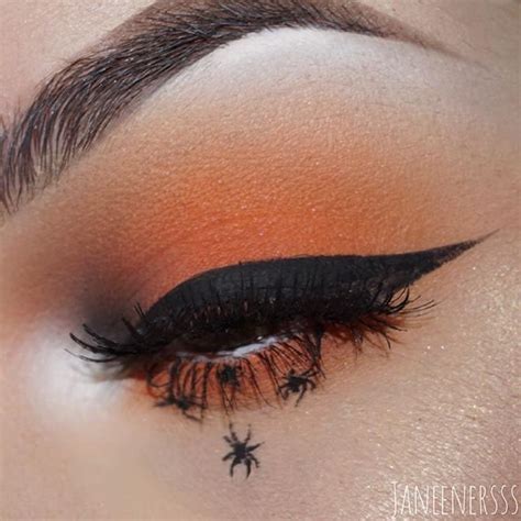 37 Halloween Eye Makeup Ideas - InspirationSeek.com