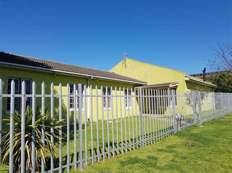 Property and Houses For Sale in Eersterivier, Western Cape | RE/MAX