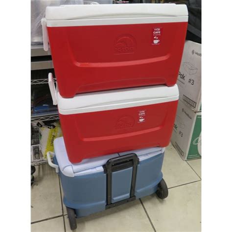 Qty 3 Igloo Coolers (1 on Wheels) - Oahu Auctions