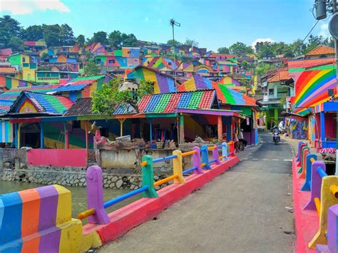 Indonesian Town Transforms Into Rainbow-Splashed Tourist Destination ...