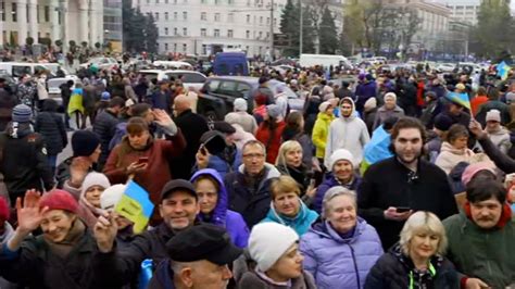 ‘Absolute euphoria’: CNN on the ground as Kherson celebrates liberation | CNN