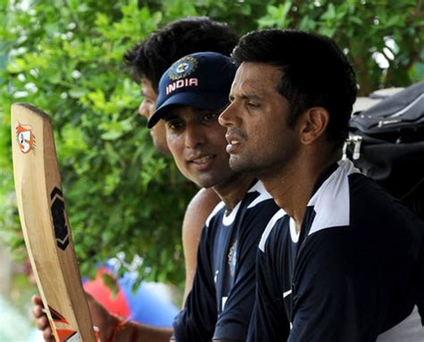 Rahul Dravid takes a close look at a bat | ESPNcricinfo.com